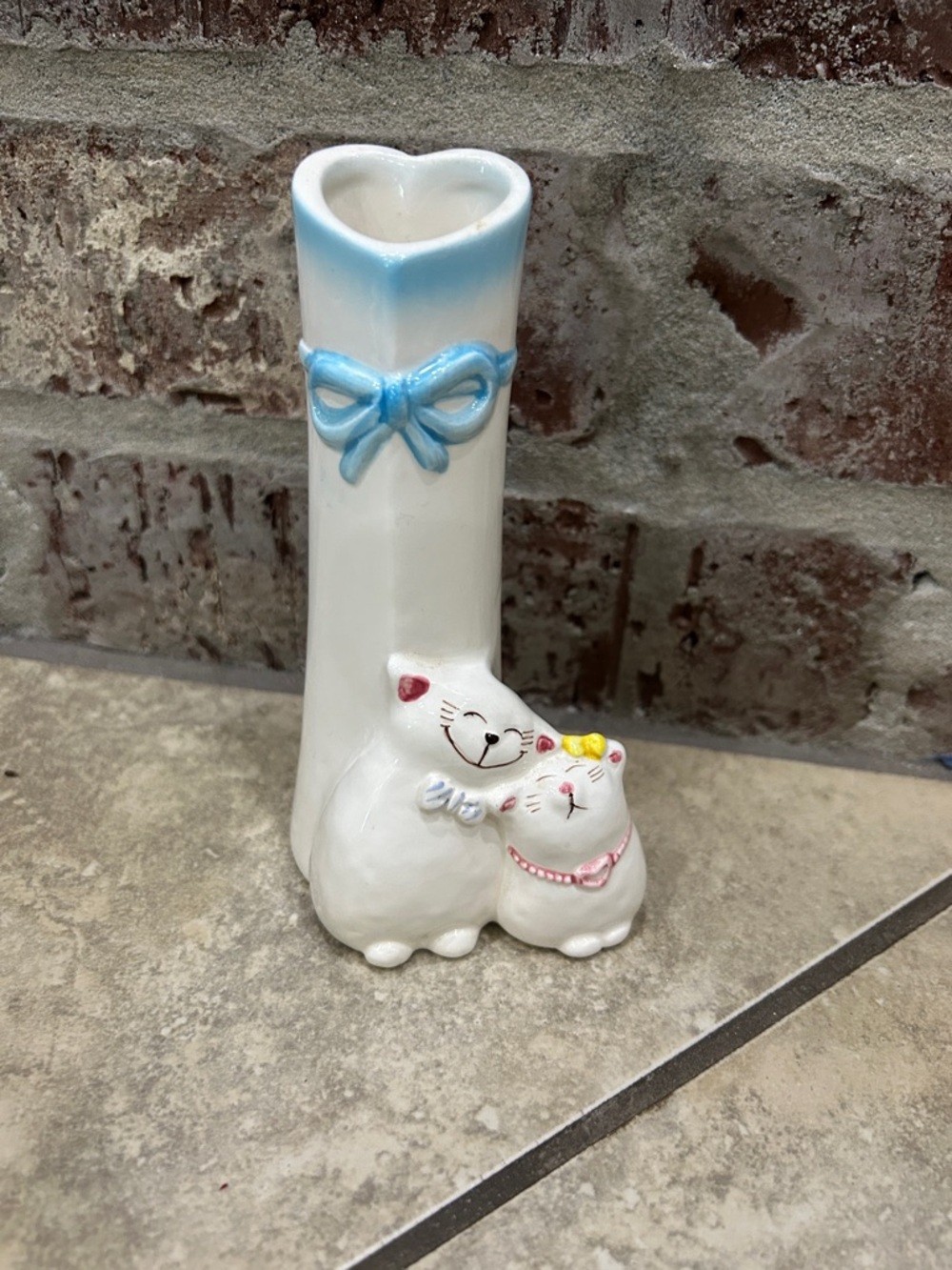 Vtg 1960’s Kotobuki Porcelain Pair of Loving Cats On a Heart Rim Opening